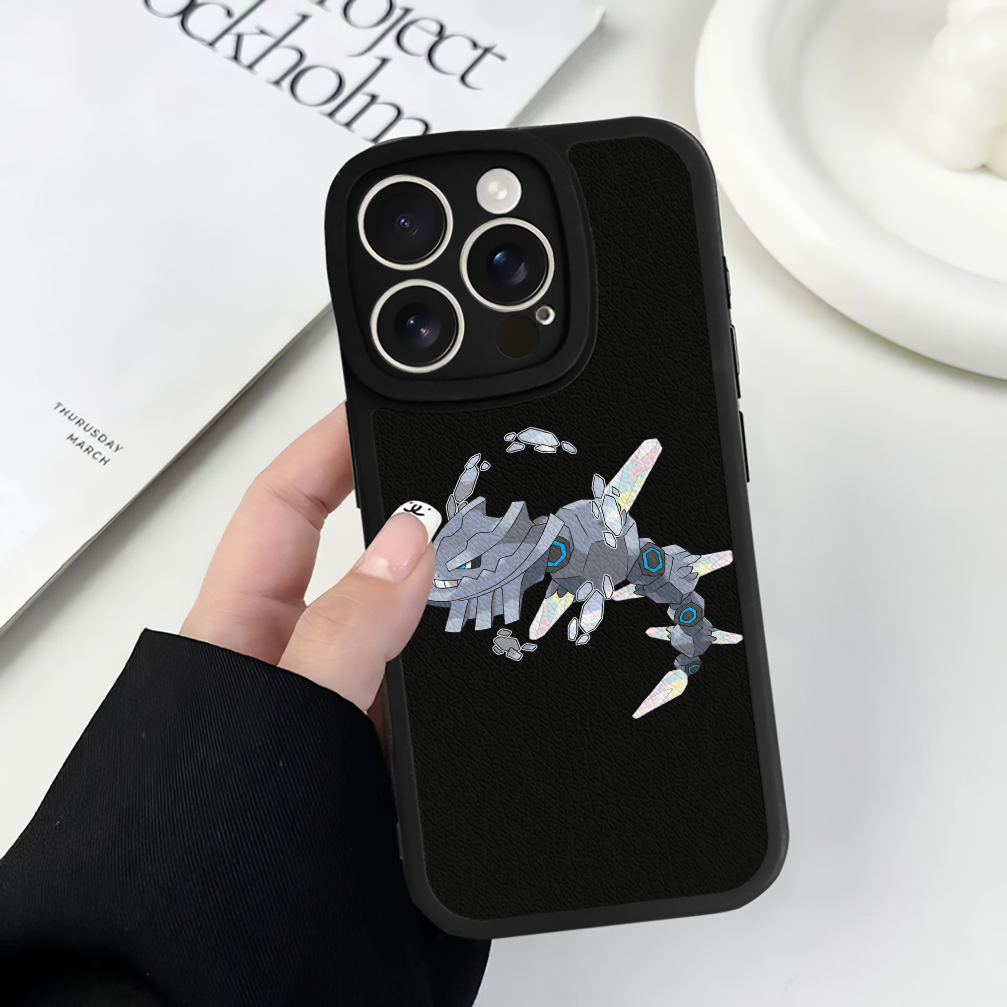 （画像用） ポケットモンスター Pokémon 【iPhone 16シリーズ対応】シリコンスマホケース（レザー調） 材質：シリコン
